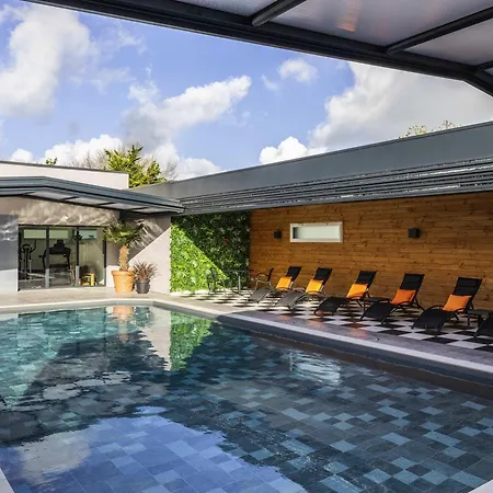 宜必思圣纳扎尔特里纳克酒店 酒店