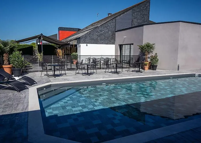 宜必思圣纳扎尔特里纳克酒店