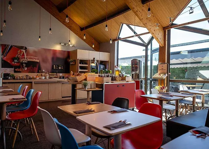 宜必思圣纳扎尔特里纳克酒店 酒店