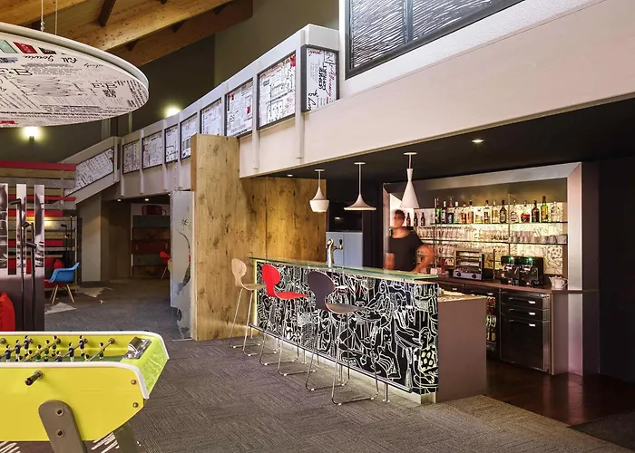 宜必思圣纳扎尔特里纳克酒店 3* 特里尼亚克