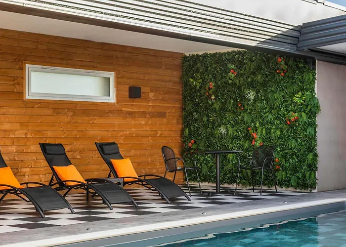 宜必思圣纳扎尔特里纳克酒店 酒店 3*