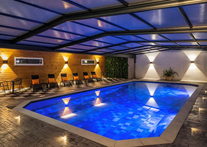 宜必思圣纳扎尔特里纳克酒店 酒店 特里尼亚克