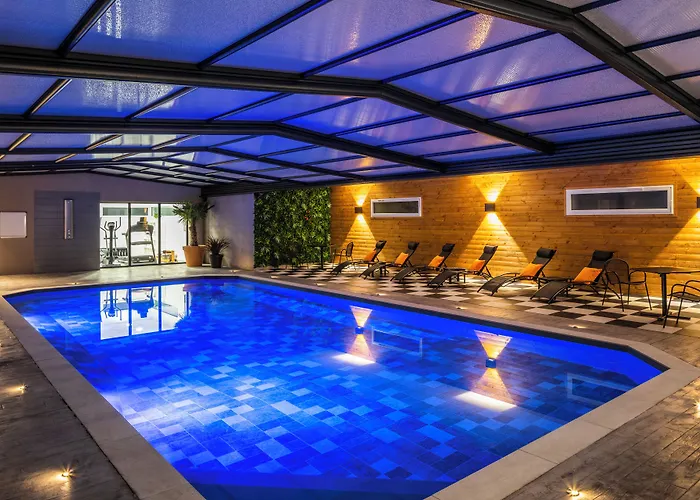 宜必思圣纳扎尔特里纳克酒店 酒店 特里尼亚克